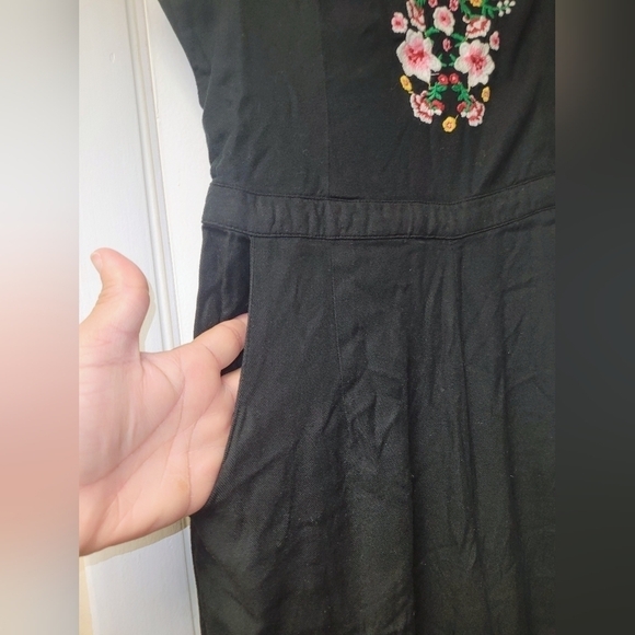 Hollister Floral Embroidered Black Jumpsuit Open Tie Back Elastic Waist Size S - Picture 6 of 14